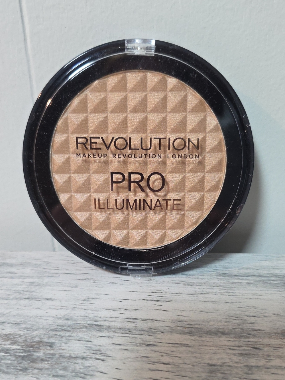 Revolution PRO Illuminate Highlighter - Champagne Beige Glow‎